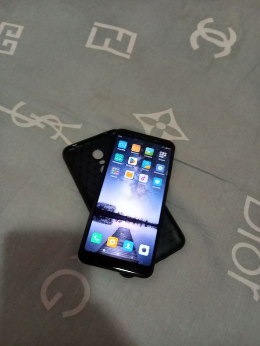 Redmi 5 plus yaxshi xolatda aybi yoq abmen bor