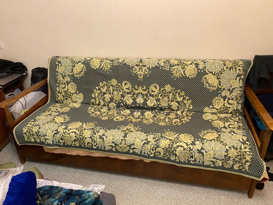 Отдам двухспальный диван ! Срочно !