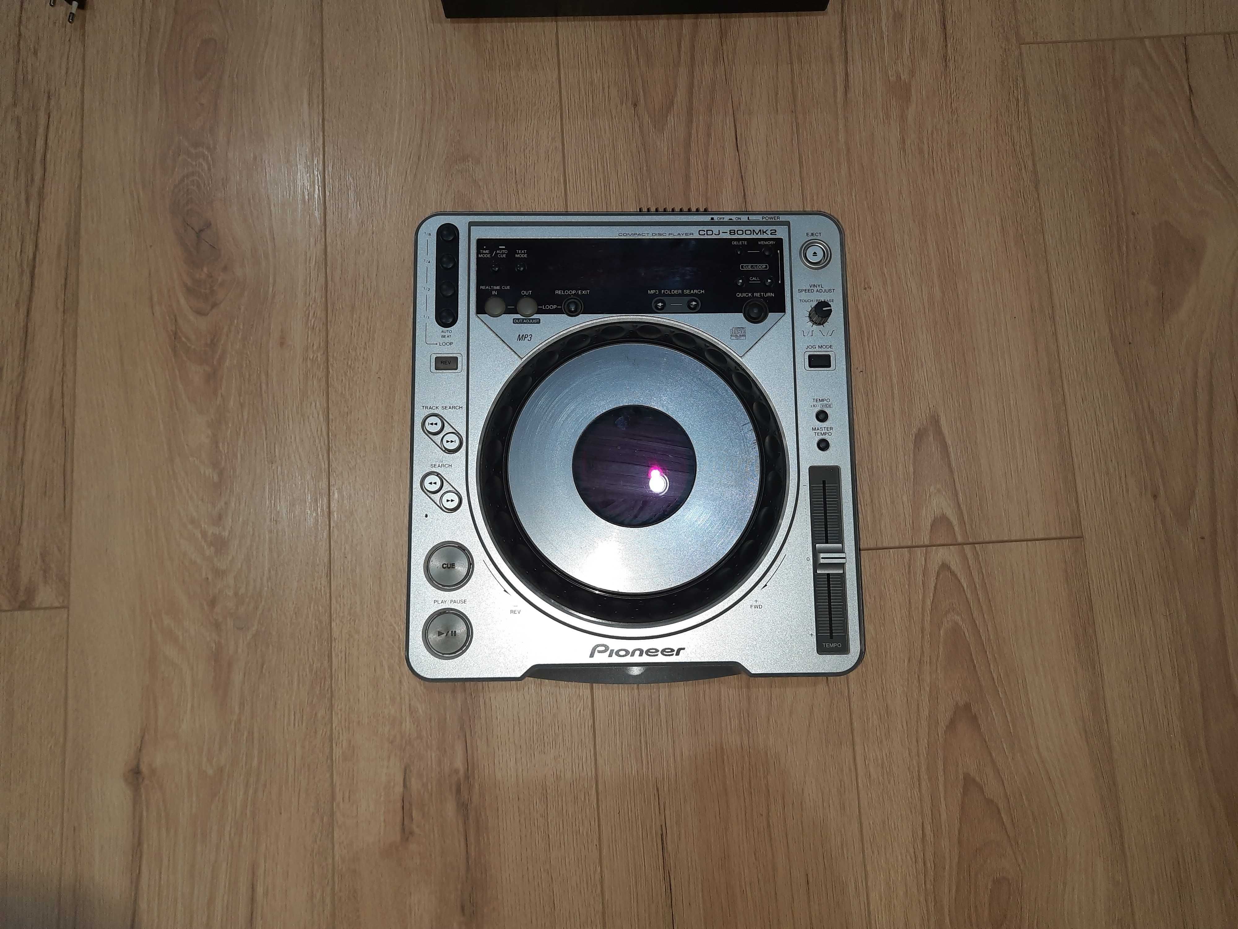Pioneer CDJ-800MK2 броя + DJ Mixer Pioneer DJM60DJM600