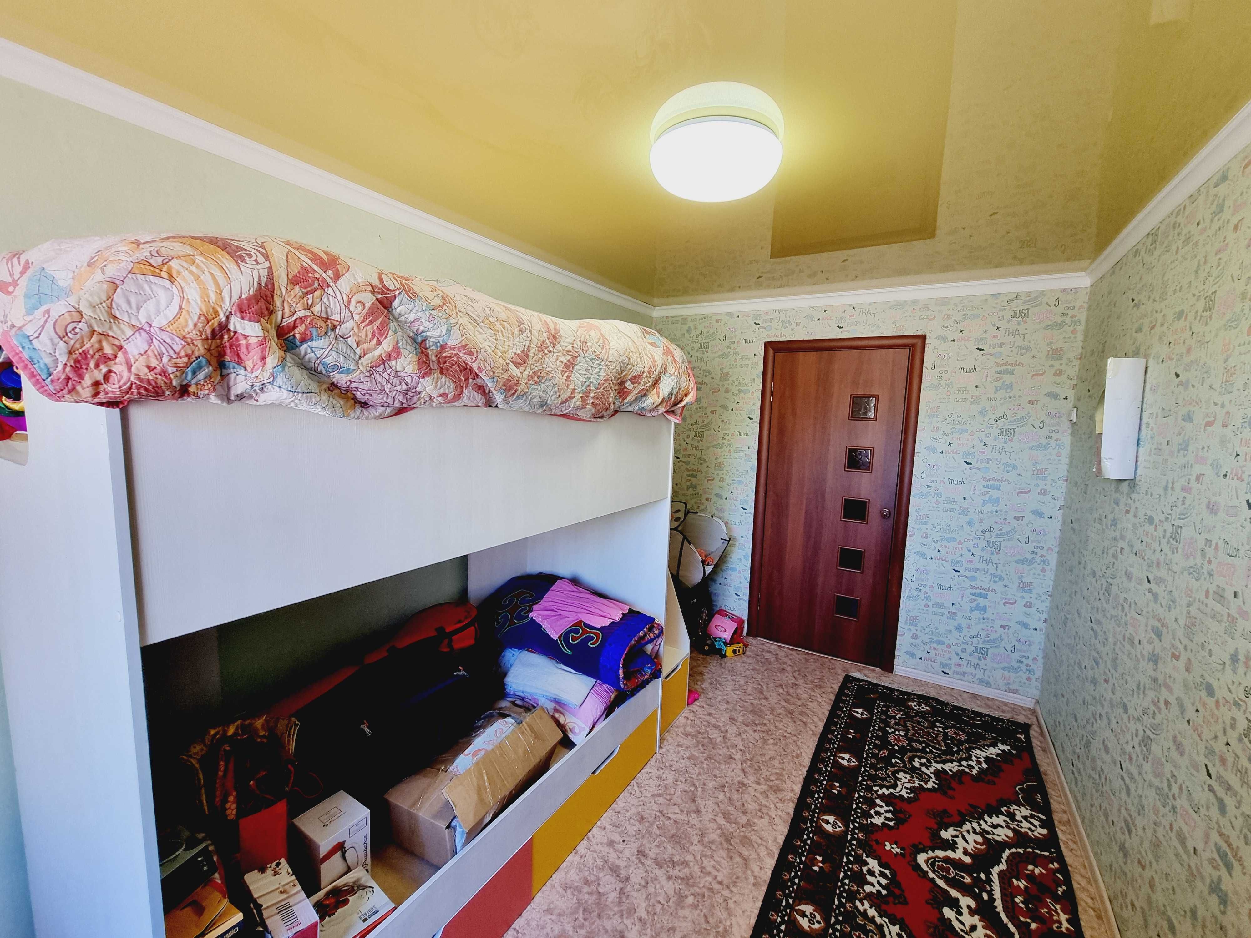 $ Продаётся 3-комнатная квартира в центре Пришахтинска, 22 мкр.