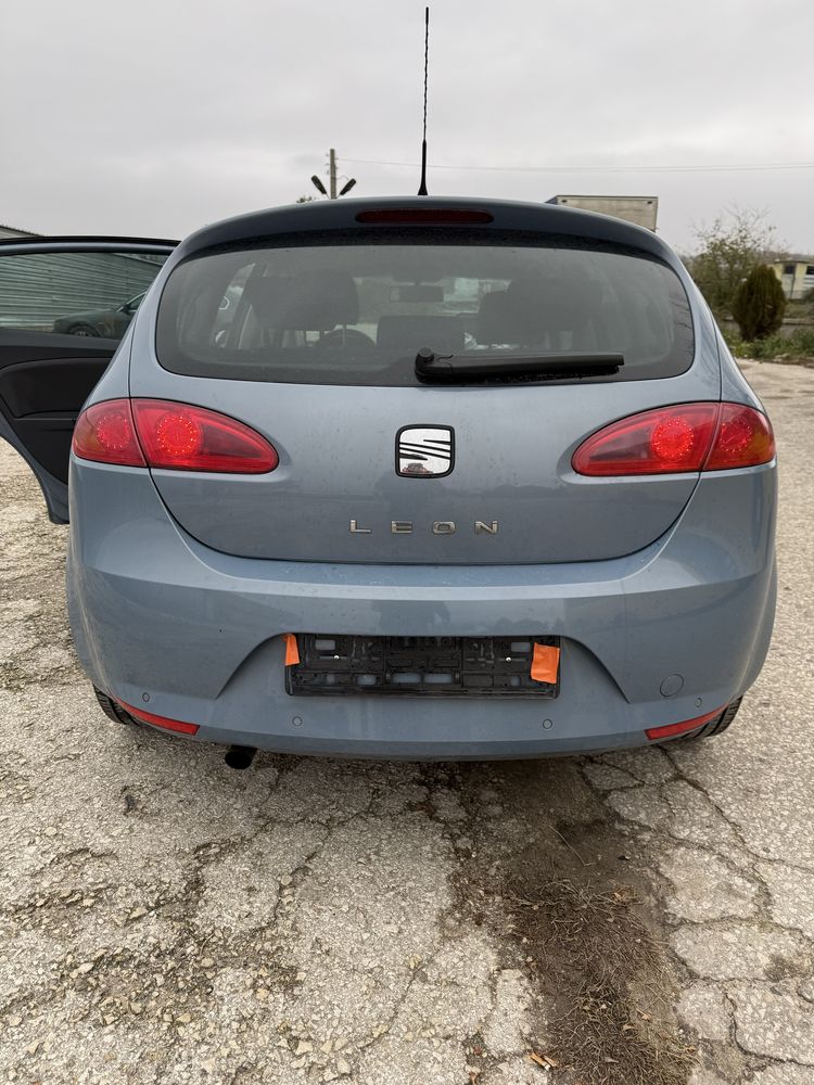 На части Seat Leon 1.6i 2007г bse, Хечбек