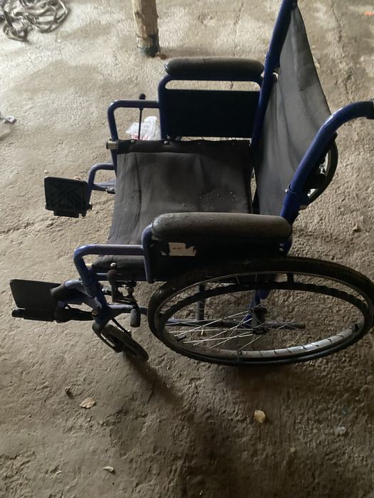 Продаетсья инвалидная коляска срочна