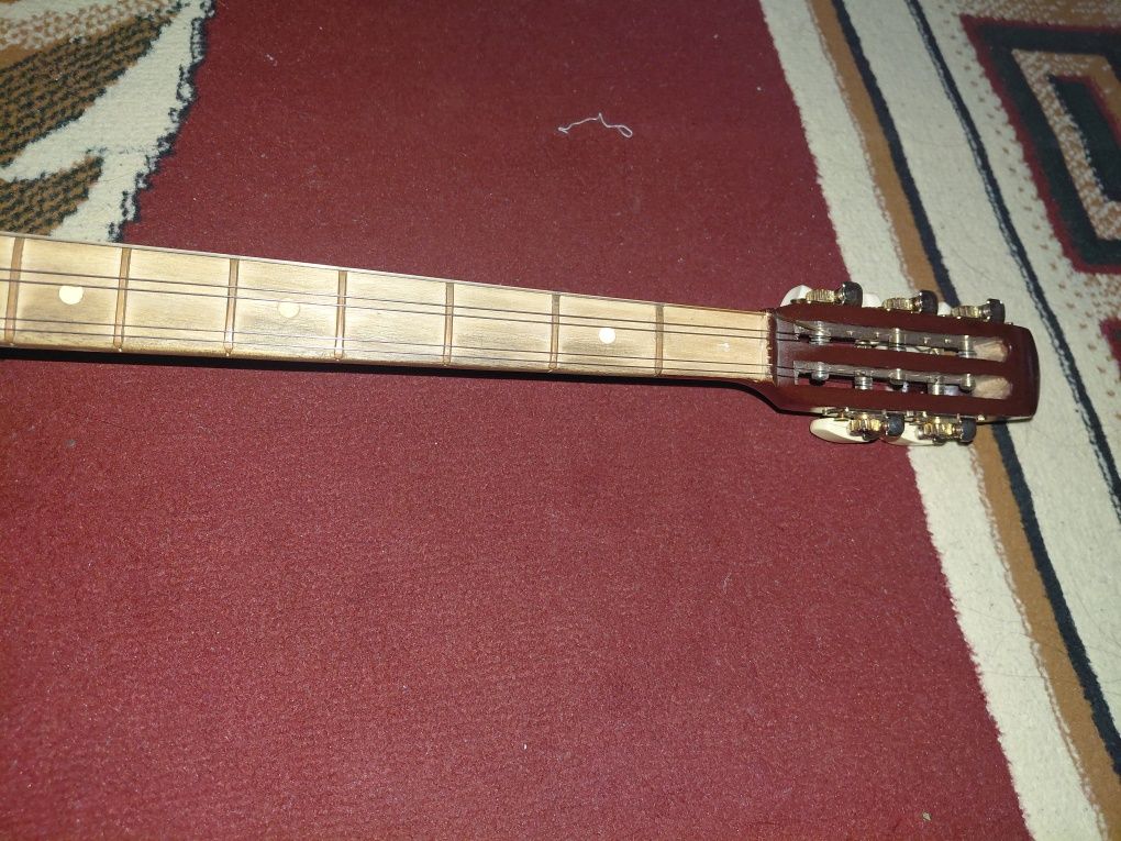 Rubob sotiladi..