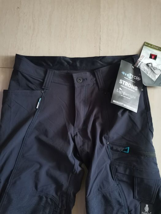 Vand pantaloni munca MASCOT marimea 48 NOI cu eticheta