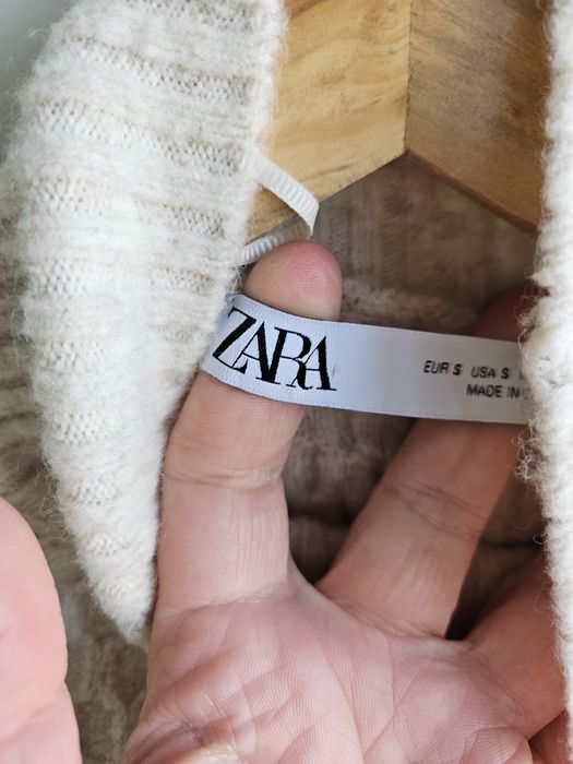 Pulover Zara - spate gol