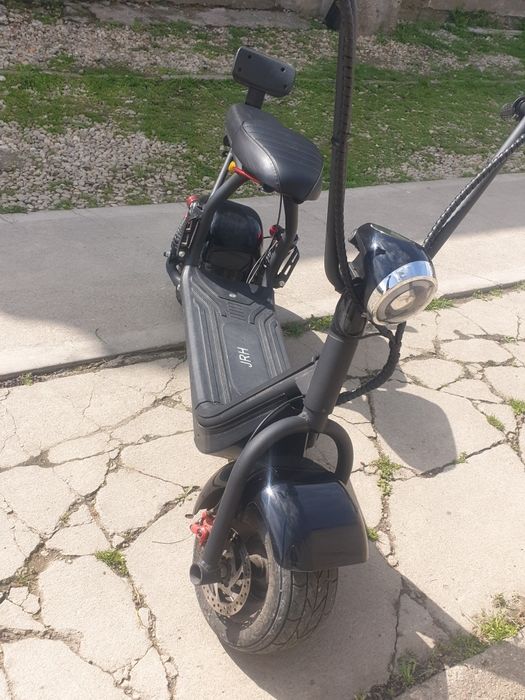 Vând sa schimb scuter mini
