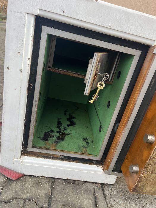 Seif masiv foarte greu