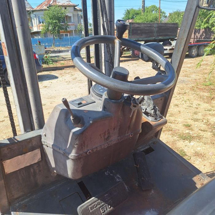 Încărcător frontal stivuitor