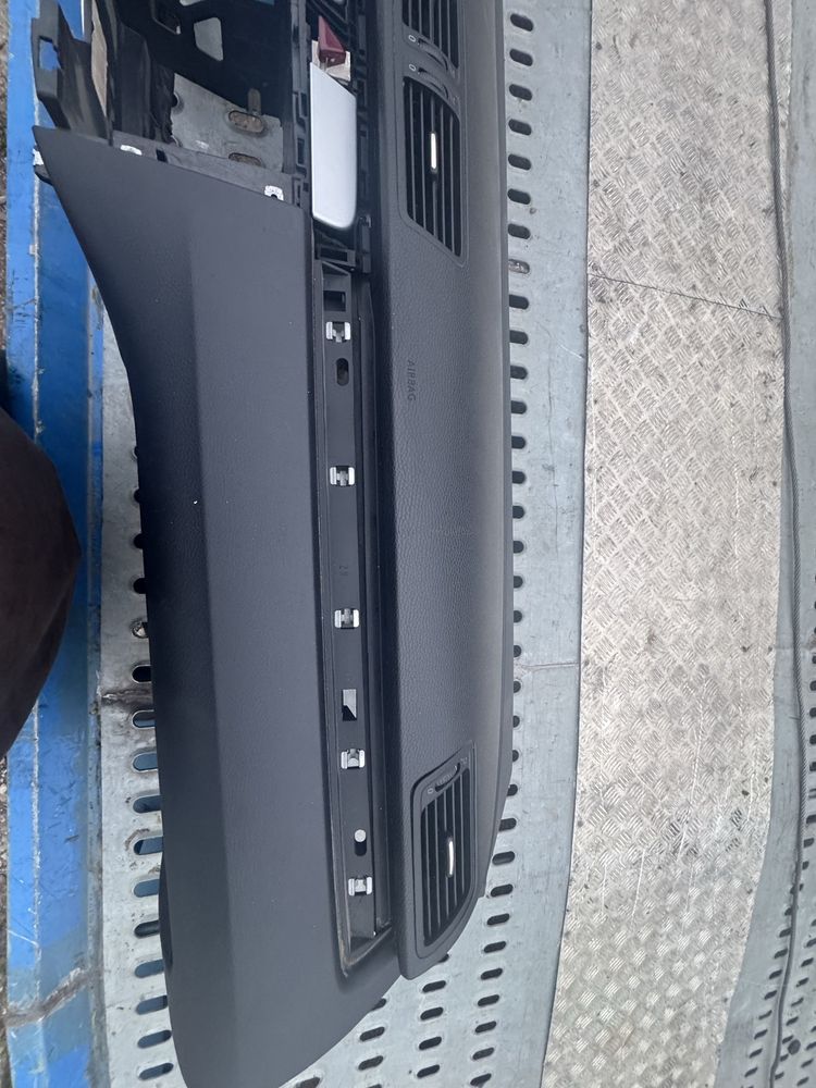 Plansa coaja bord neagra vw passat b6 b7 CC centuri airbag.