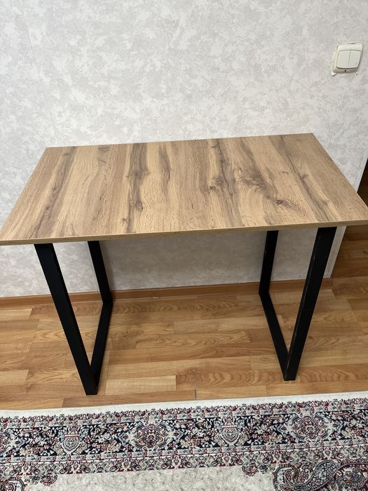 Стол компактный новый