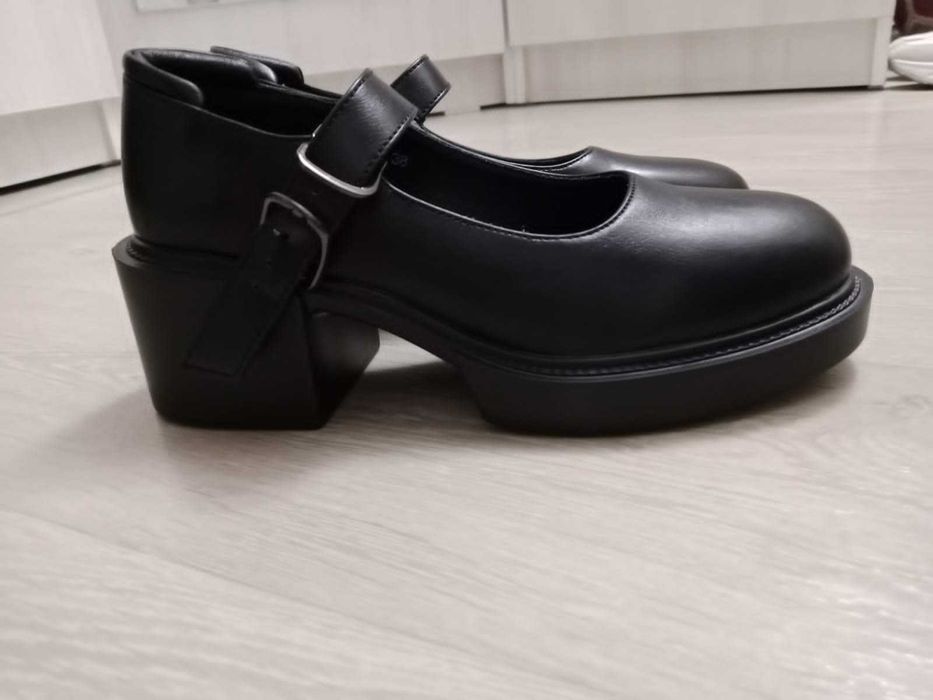 продам    туфли      38  размера   новые