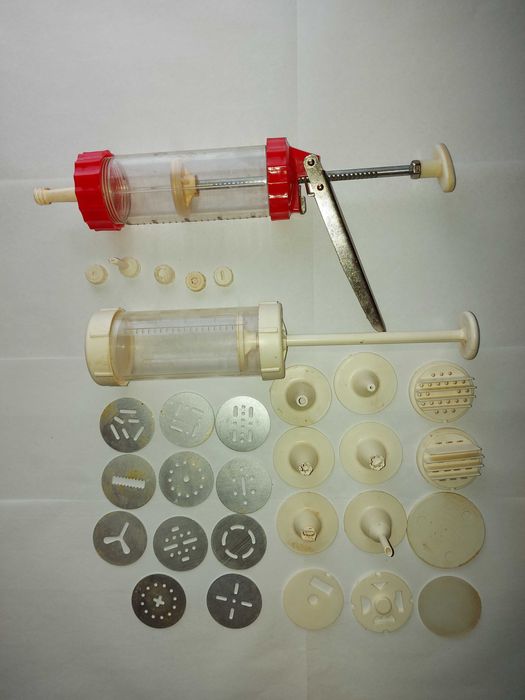 Set vechi cofetarie cu cremaliera, pentru ornat 32 piese cu sabloane