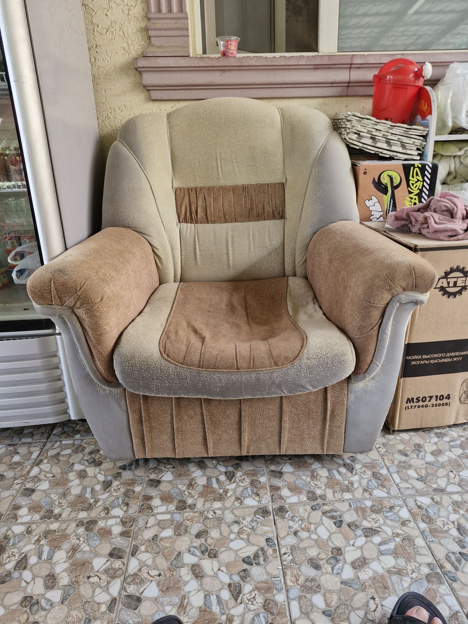 Продам диван 2 и 1 кресло