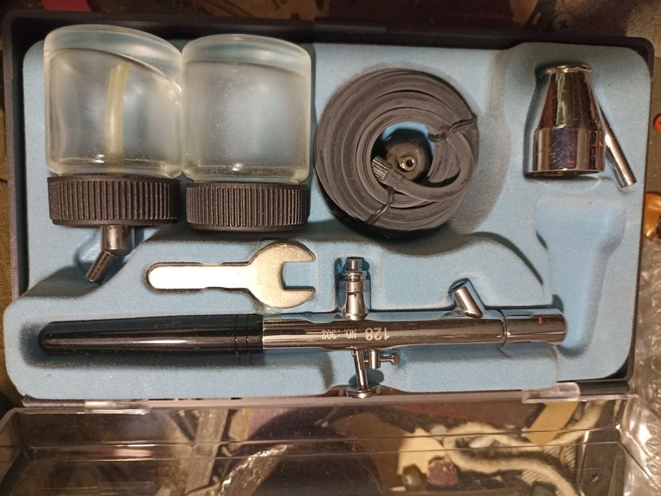 Аэрограф, краскопульт.