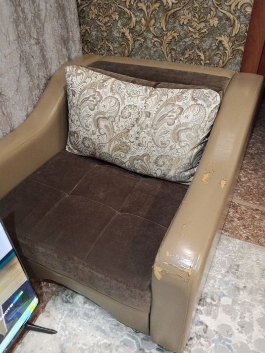 Продаётся кресло кровать раскладывается б/у состоянием хорошее самовыв