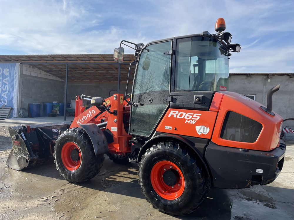 Incarcator frontal Kubota RO65 ca nou 1200 de ore