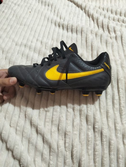 Crampoane Nike tiempo piele