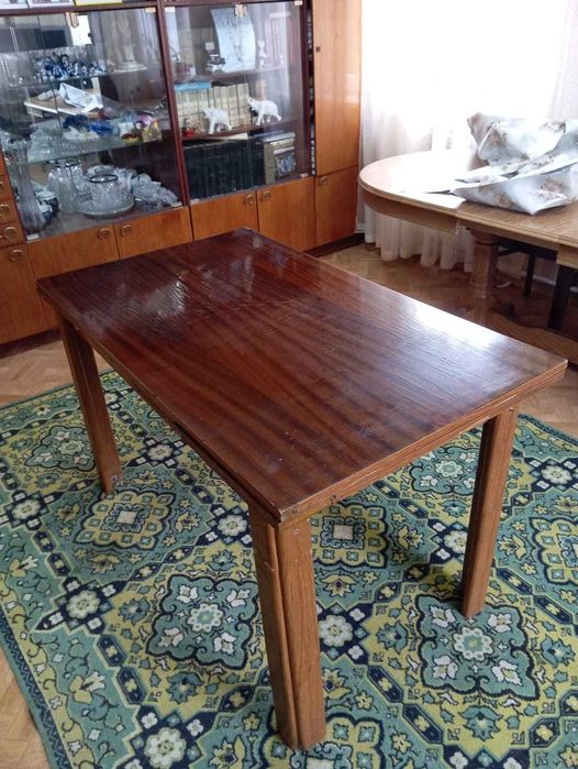 Продам  обеденный стол