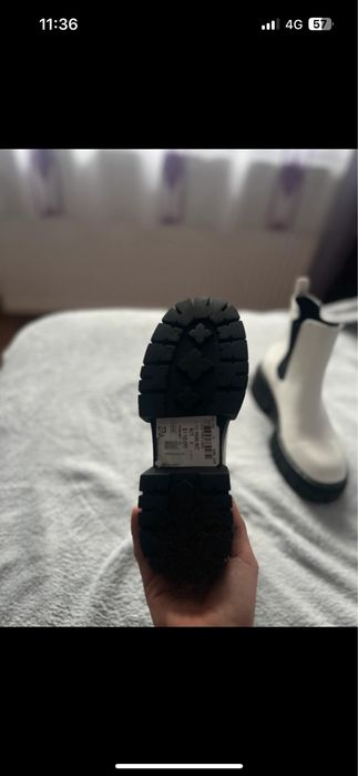 Ghete albe noi cu eticheta