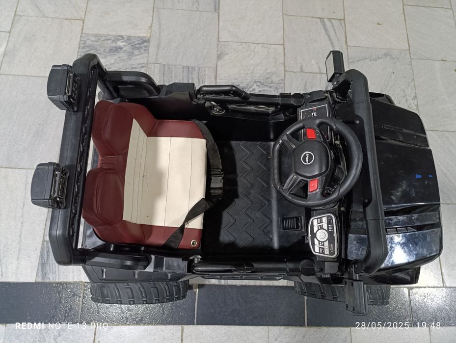 Bolalar mashinasi ikki kishilik pulti zaryadchiki bilan komplekt tuliq