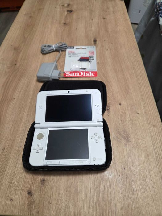 Nintendo 3ds Xl modat cu card Sandisk ultra 128gb impecabil