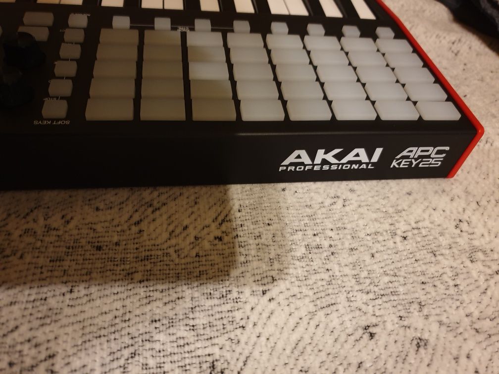 Midi контроллер Akai apc key 25