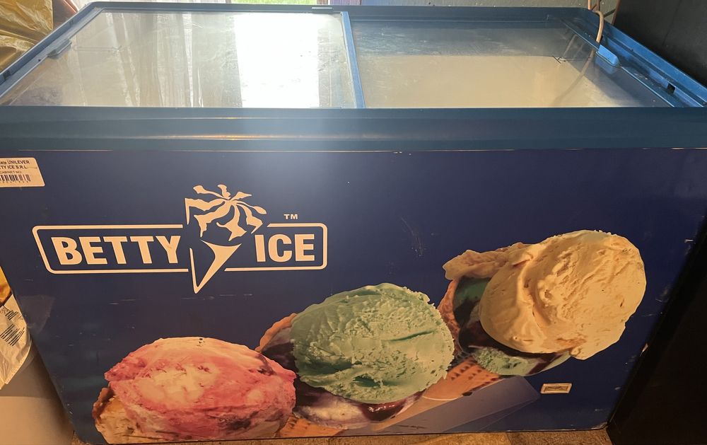 Vând  lada frigorifica