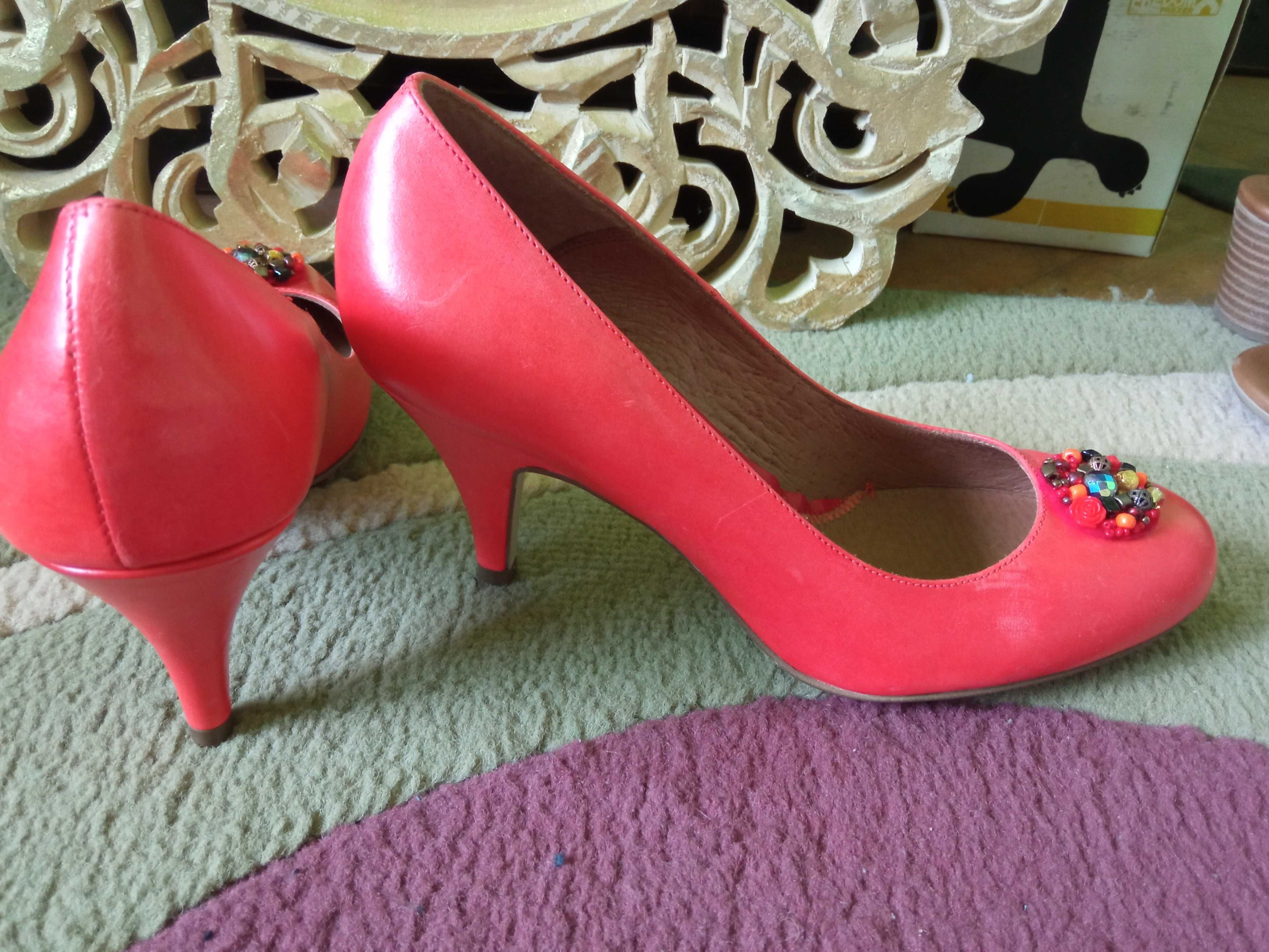 Pantofi rosii din piele naturala m.37