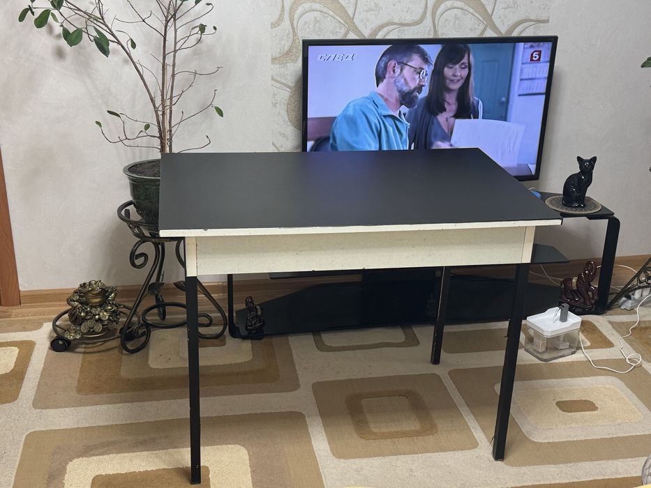 Стол кухонный б/у