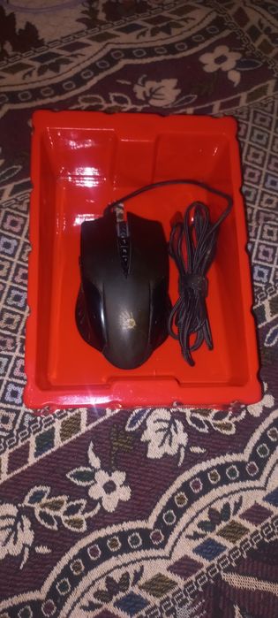 Продаю игровую мышку все работает даже подсветка