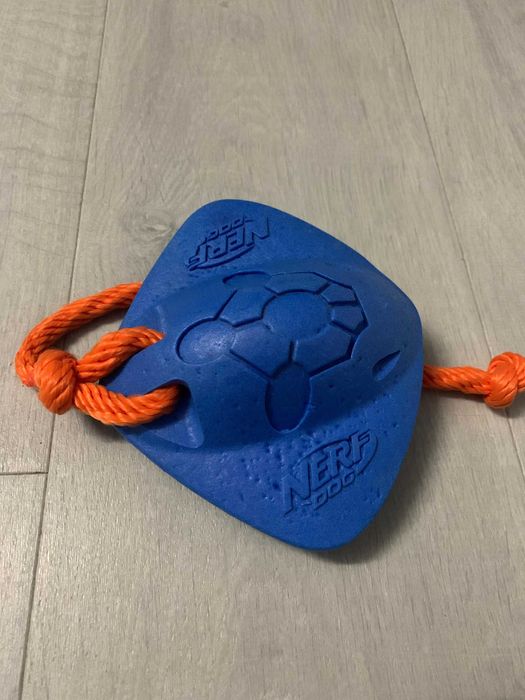 Jucarie de inteligenta (folosind recompense) pentru catei+jucarie Nerf