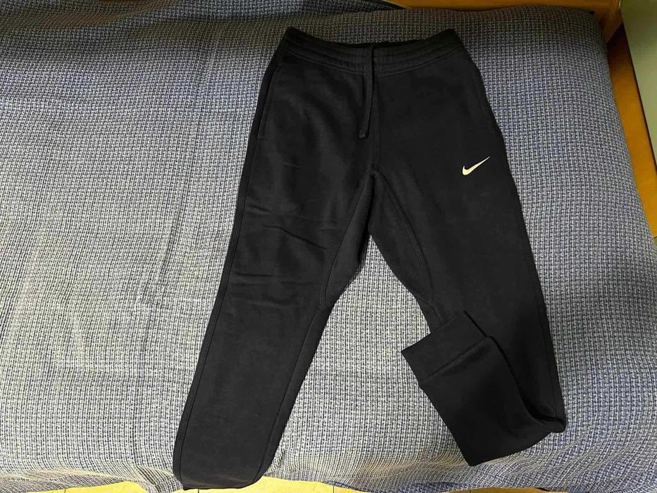 Nike мъжко спортно долнище S размер, чисто ново, oригинално