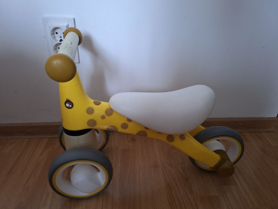 Tricicleta galbena girafă