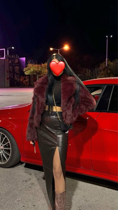 Пухено яке цвят бордо от магазин RESERVED с размер