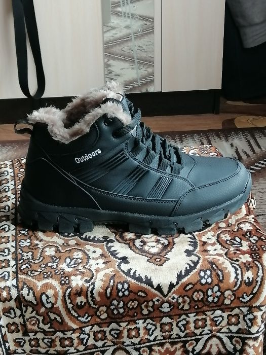 Продаю зимние ботинки, новые, сорок первый размер