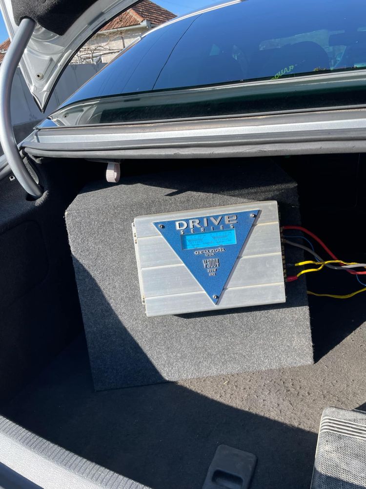 Vand subwoofer auto