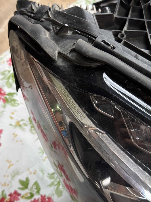 Оригинален преден фар Mercedes Benz C-Class