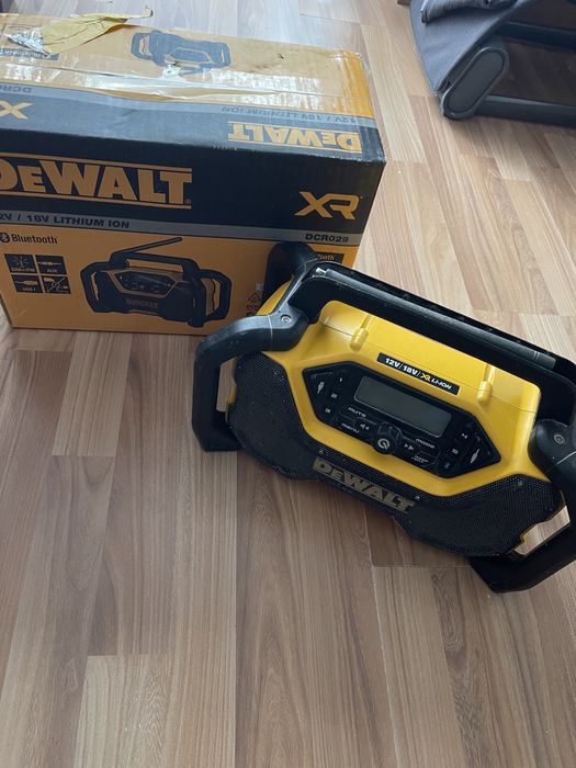 Boxa Radio dewalt cu bluetooth