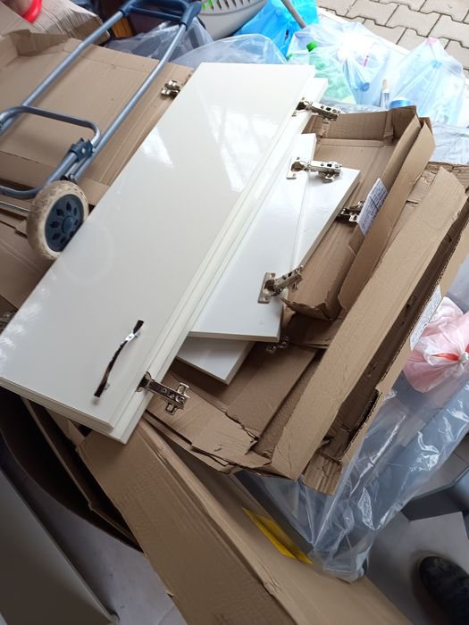 Dulap pal alb lucios