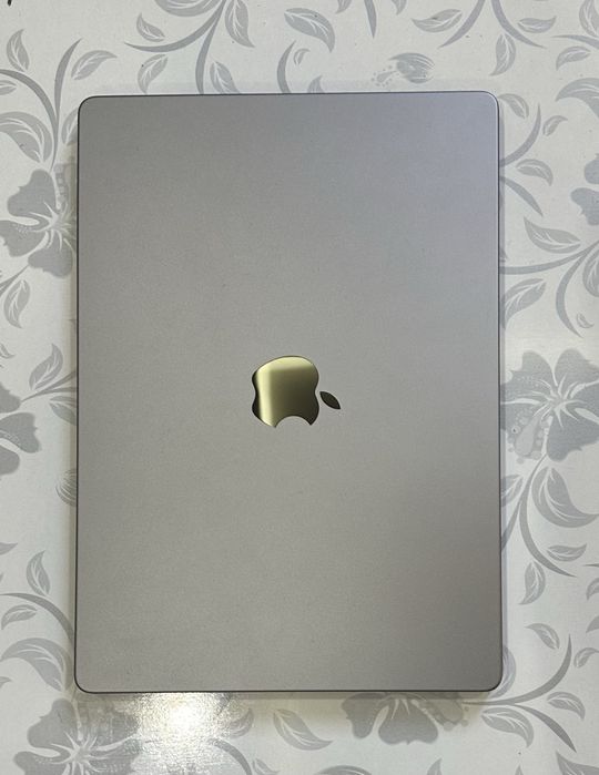 Macbook pro 14-inch M2 pro