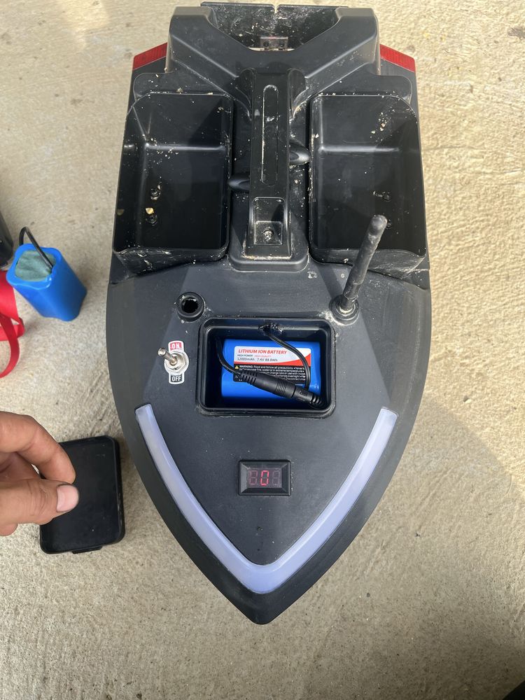 Лодка за захранка Flytec V020 GPS