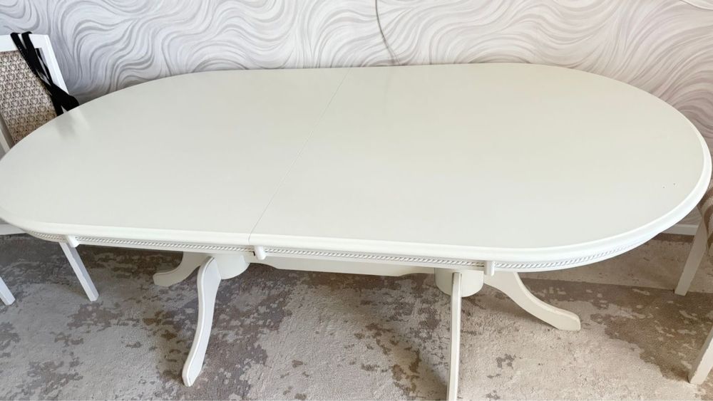 Продается стол со стульями, 3 м в раскладном виде.