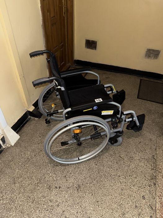 Carut handicap batrani scaun dizabilitati 46 cm (ca nou)