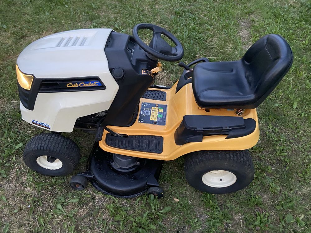Тракторна косачка Cub Cadet  Kawasaki