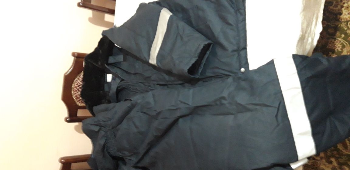Куртки с комбинезоном 2 штуки новые каждая по 20000т