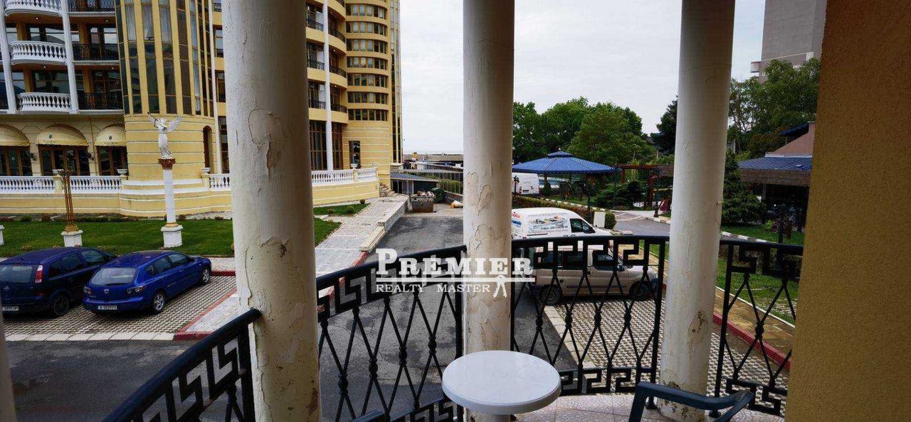 Продава се Двустаен апартамент в к.к. Слънчев бряг - 70 кв.м за 915 €/кв.м - Снимка #1
