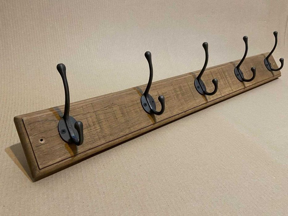 Cuier din lemn masiv cu 5 agățători metalice – stil rustic industrial