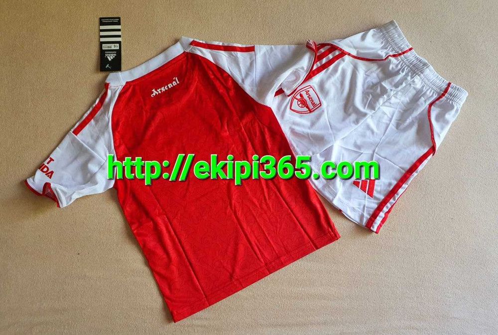 Арсенал титулярен детски футболен екип 2025/26