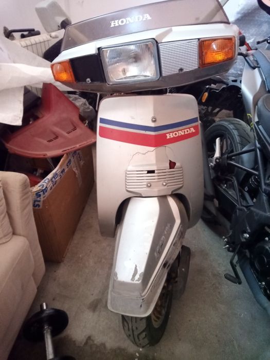 Scuter de epoca Honda Lead 125