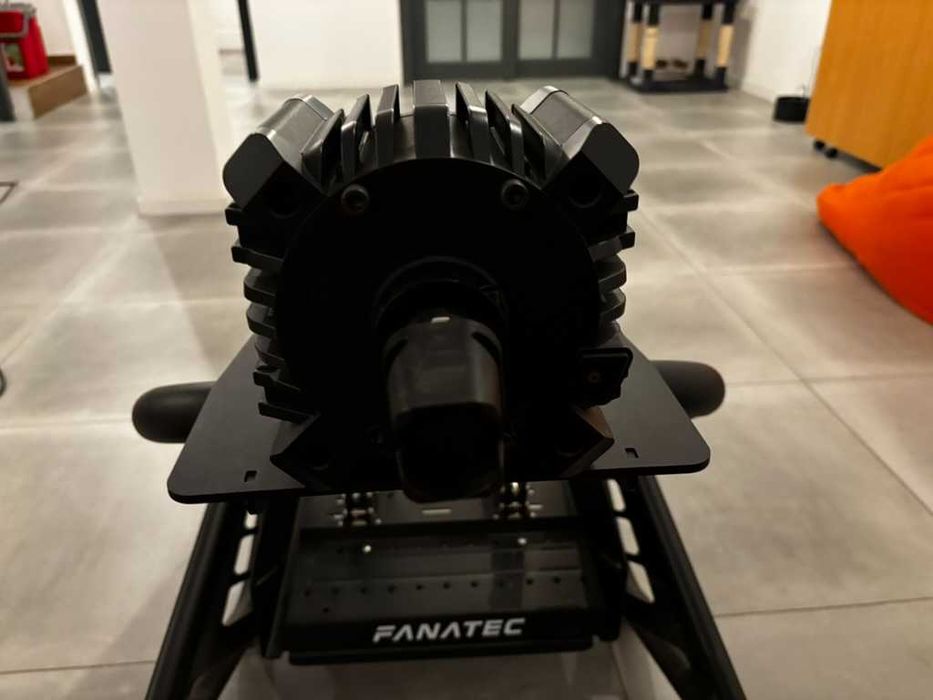 Simulator Fanatec DD Pro 8Nm + Playseat Trophy Red